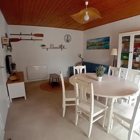 Maison De A 250 M De La Et Foret Holiday home